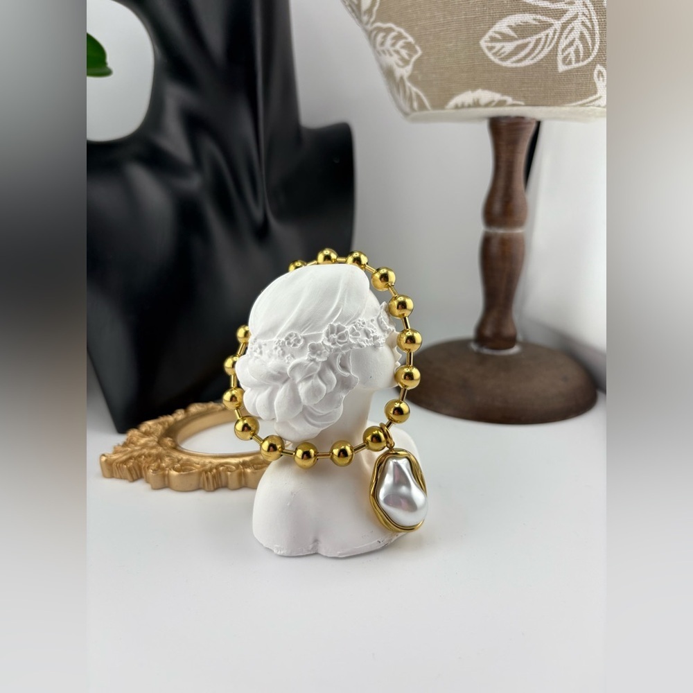 Gold Beaded Necklace with Baroque Pearl Pendant ✨ - Picture 2 of 10